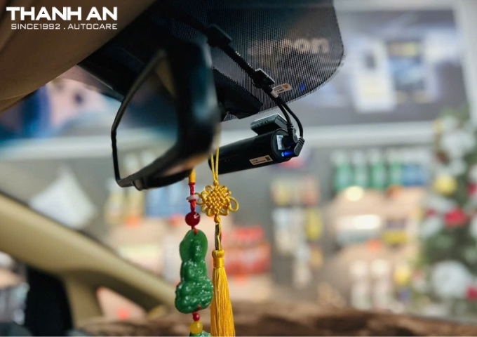 Hình ảnh thực tế camera Vietmap S860 gắn trên kính trước